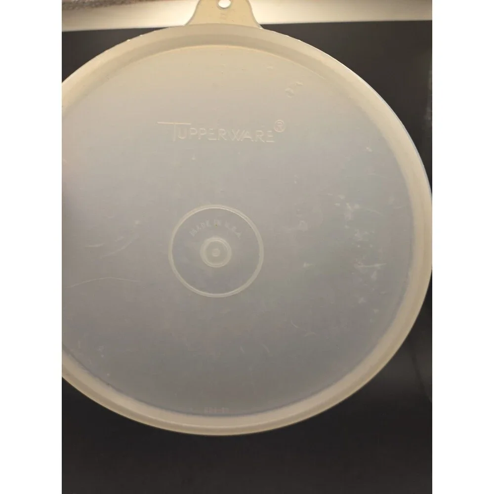 Vintage TUPPERWARE 238 5 1/2